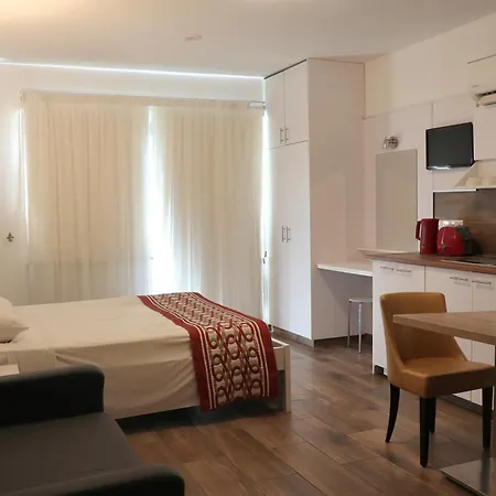 Layiotis Apartahotel 3*